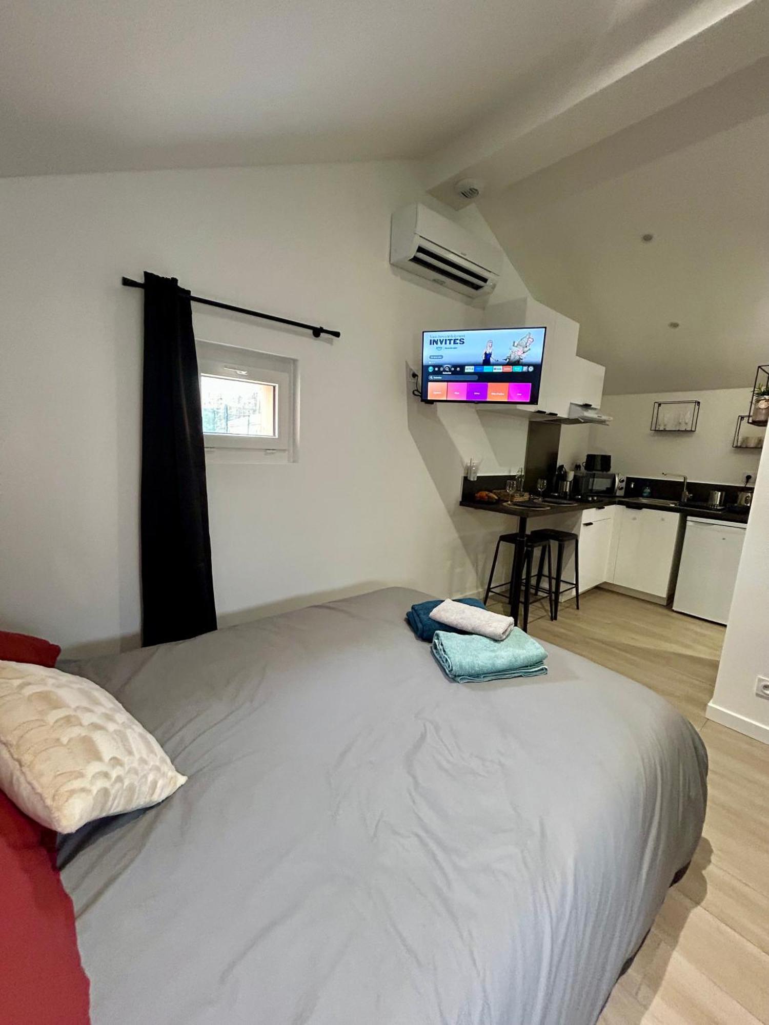Tiny House De Charme Toute Equipee Le Pian-Medoc Bagian luar foto
