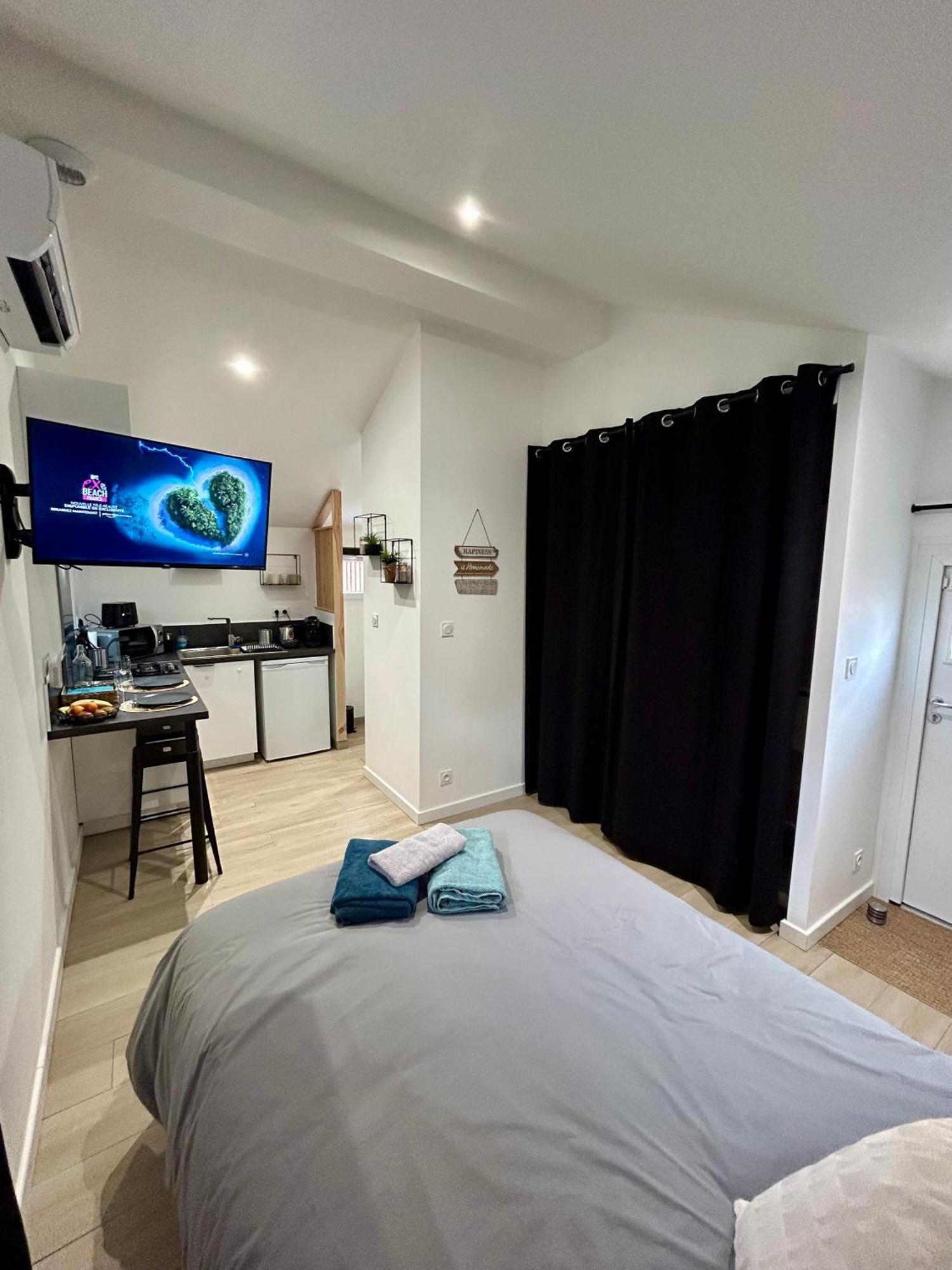 Tiny House De Charme Toute Equipee Le Pian-Medoc Bagian luar foto